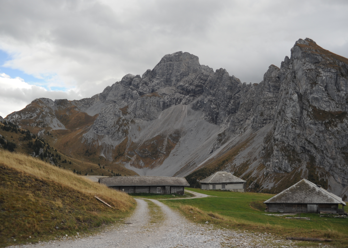 Mensch in der alpinen Kulturlandschaft des Fromattlägers